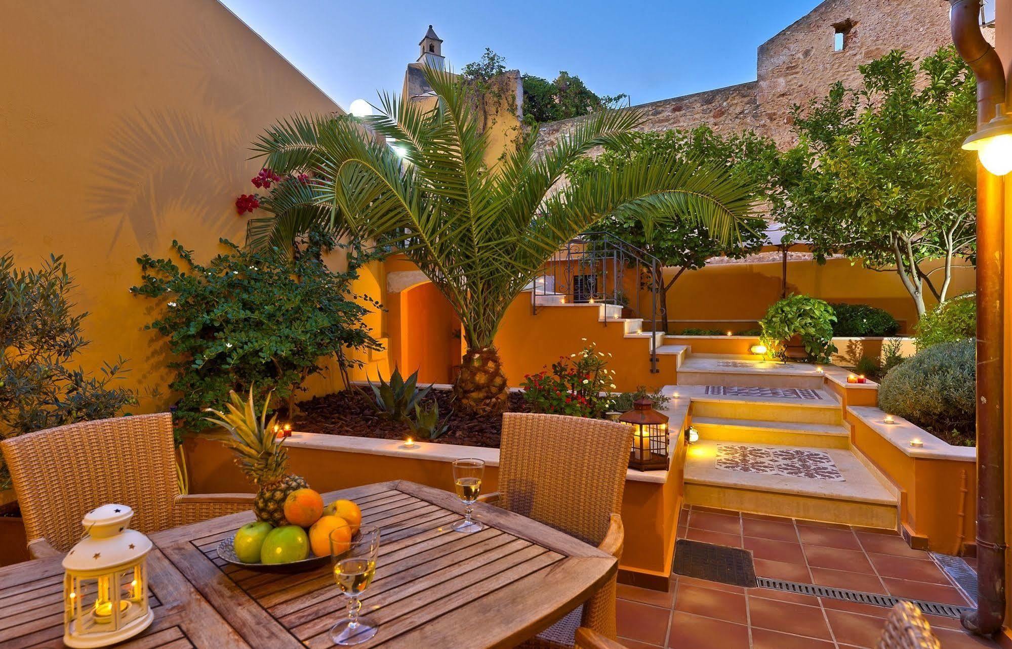 Kores Boutique Chrissi Akti Chania